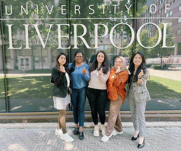 Chunxia Zhang with her fellow Ph.D. students