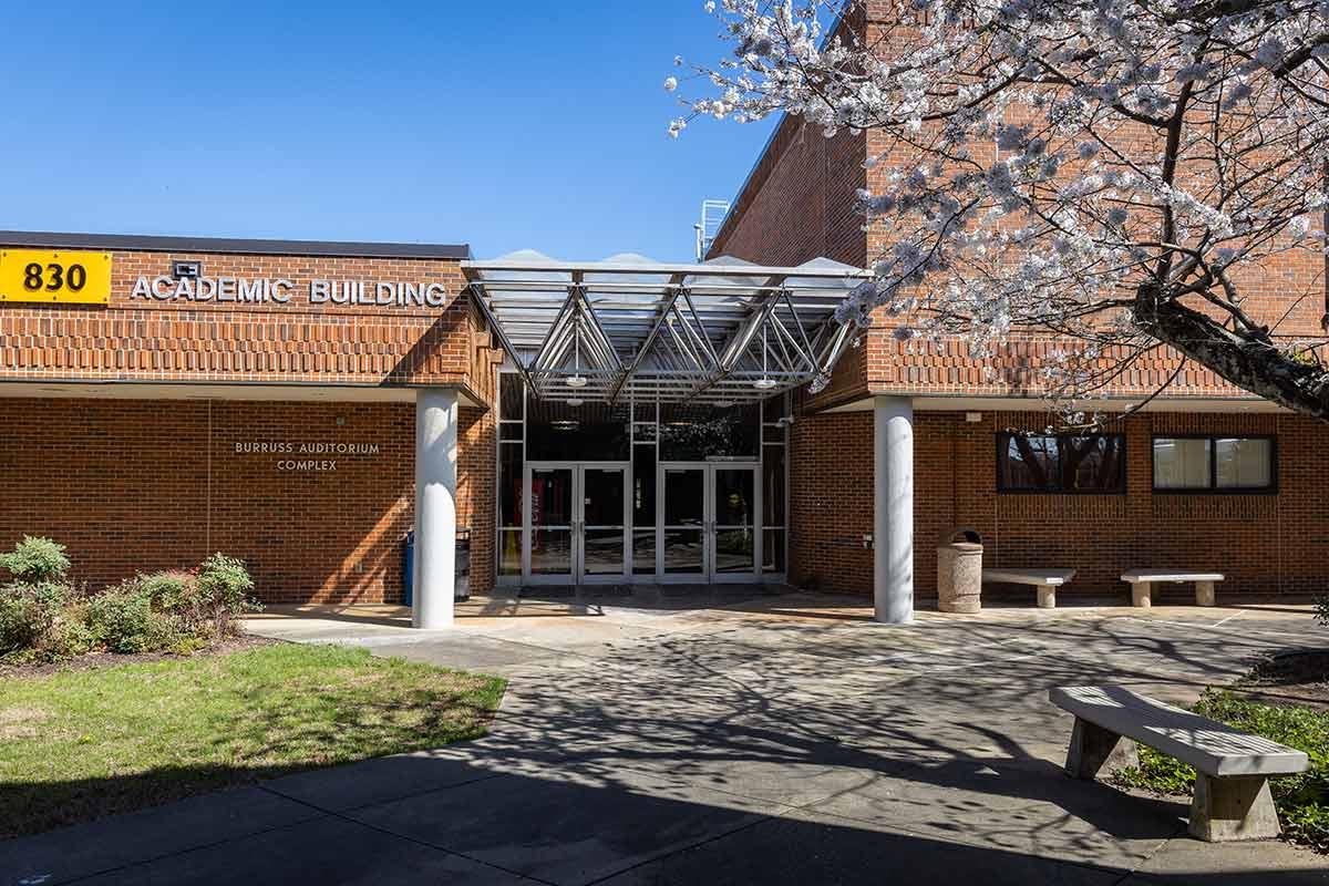 The Academic Building on the Marietta Campus at Kennesaw State University / The Academic Building on the Marietta Campus at Kennesaw State University