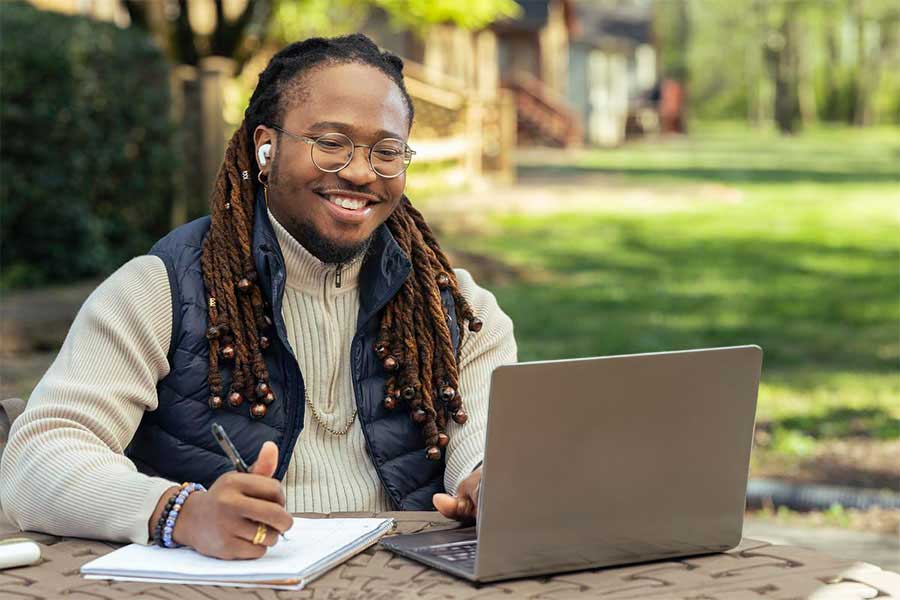 ksu student using their laptop