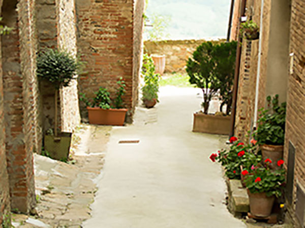 photo of a Montepulciano street