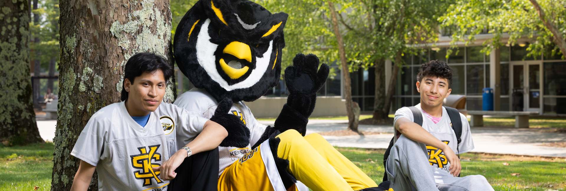 KSU students posing with Scrappy