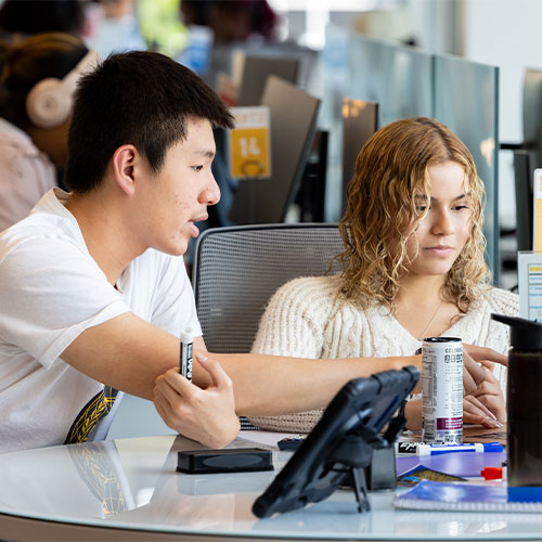 ksu students using their laptop collaborating.