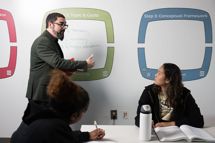 dr. Ivan Jorrin Abellan teaching to a group of students.