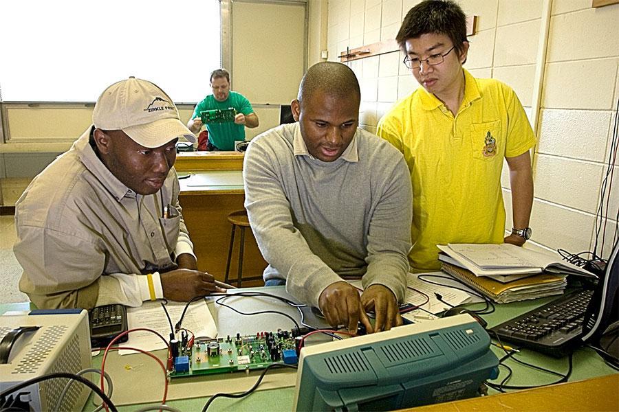  / EET students in Audio Lab