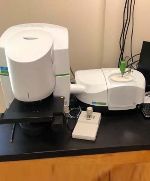 A photo of the Spotlight 200i FT-IR Microscopy System along with the included software utilizes a high performance single-point detector and white light LED illumination provides true color display with capabilities for auto-illumination and autofocus modes.