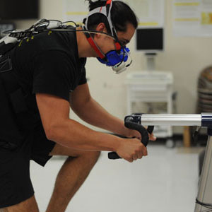 photo of student in the exercise physiology lab.
